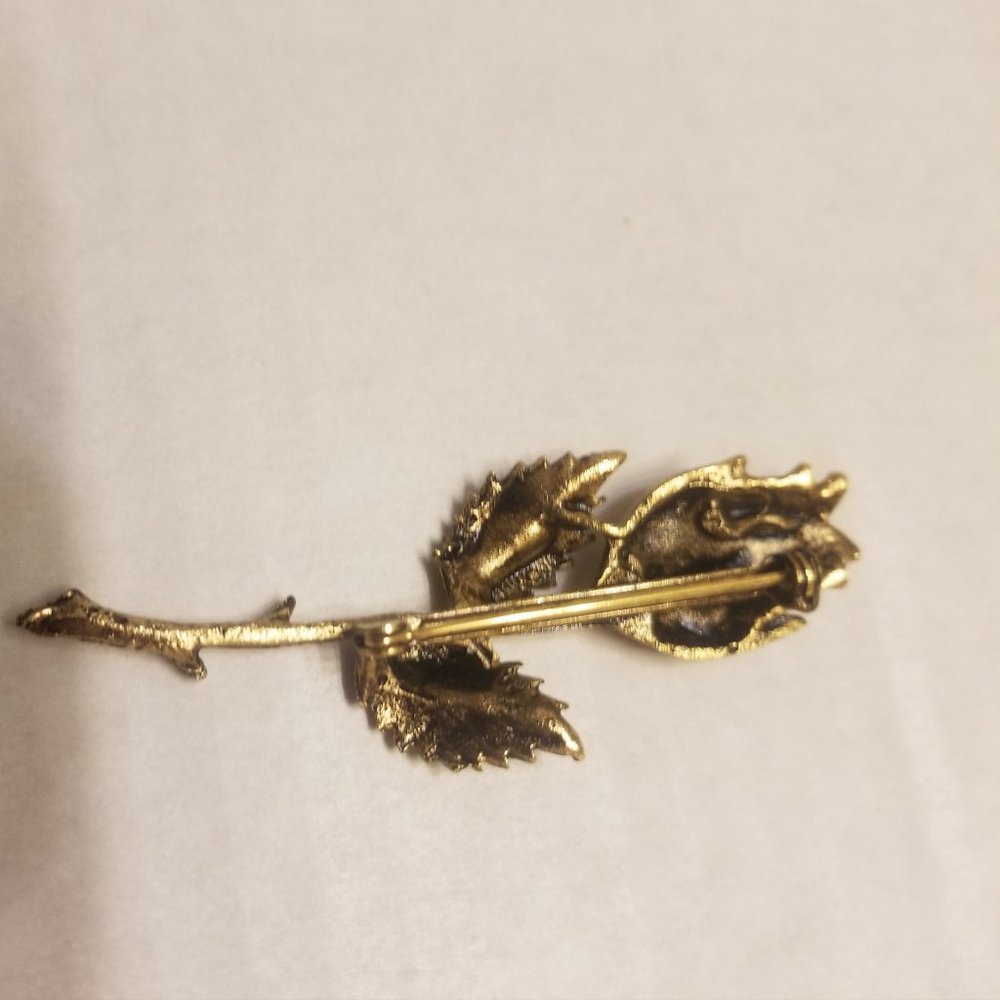Unsigned gold tone rose pin brooch - Picture 4 of 4